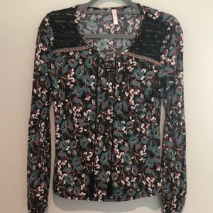 END OF YEAR SALE! |  Black floral long sleeve top with strings